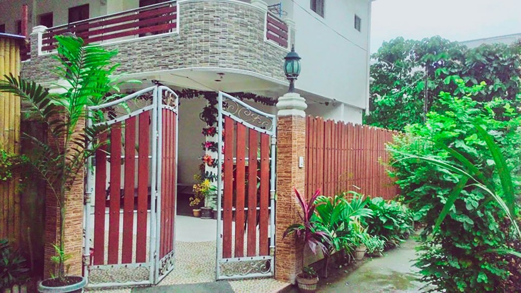 AJ Traveller's Inn Boracay review