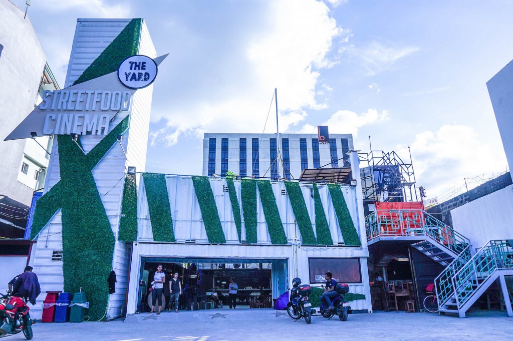 The Yard StreetFood Cinema in Tomas Morato